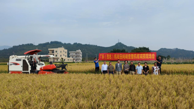 现场会采取“示范+试验验证”的方式推广机收减损技术。 现场会采取“示范+试验验证”的方式推广机收减损技术。