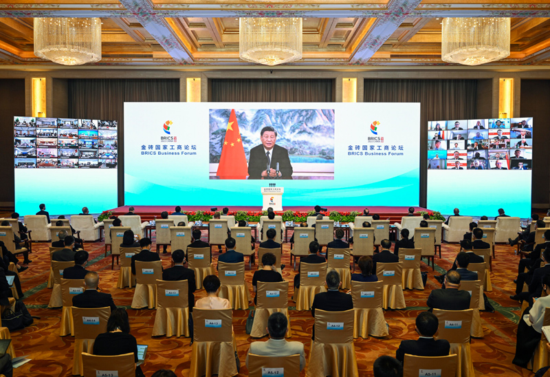 6月22日晚，国家主席习近平以视频方式出席金砖国家工商论坛开幕式并发表题为《把握时代潮流 缔造光明未来》的主旨演讲。新华社记者 殷博古 摄.jpg