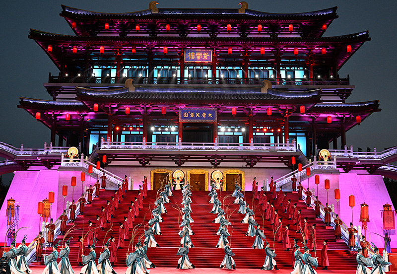 这是2023年5月18日在陕西省西安市大唐芙蓉园拍摄的中国—中亚峰会欢迎仪式。新华社记者 申宏 摄.jpeg