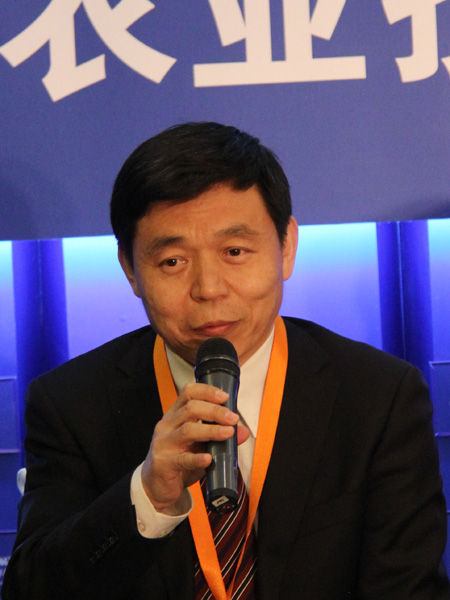 “2012(第十一届)中国企业领袖年会”于2012年12月7日-9日在北京举行。上图为国务院发展研究中心研究员学术委员会秘书长程国强。(图片 来源:新浪财经 梁斌 摄)