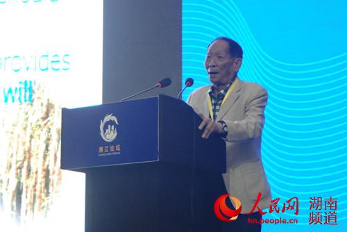 中国工程院院士袁隆平演讲 中国工程院院士袁隆平演讲